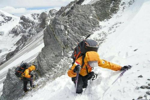 Sukses Taklukkan Everest, Dua Mahasiswa Indonesia Berhasil Selesaikan Seven Summits!